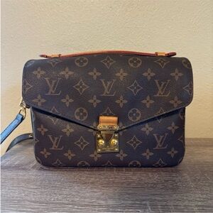 Louis Vuitton pochette Metis monogram bag